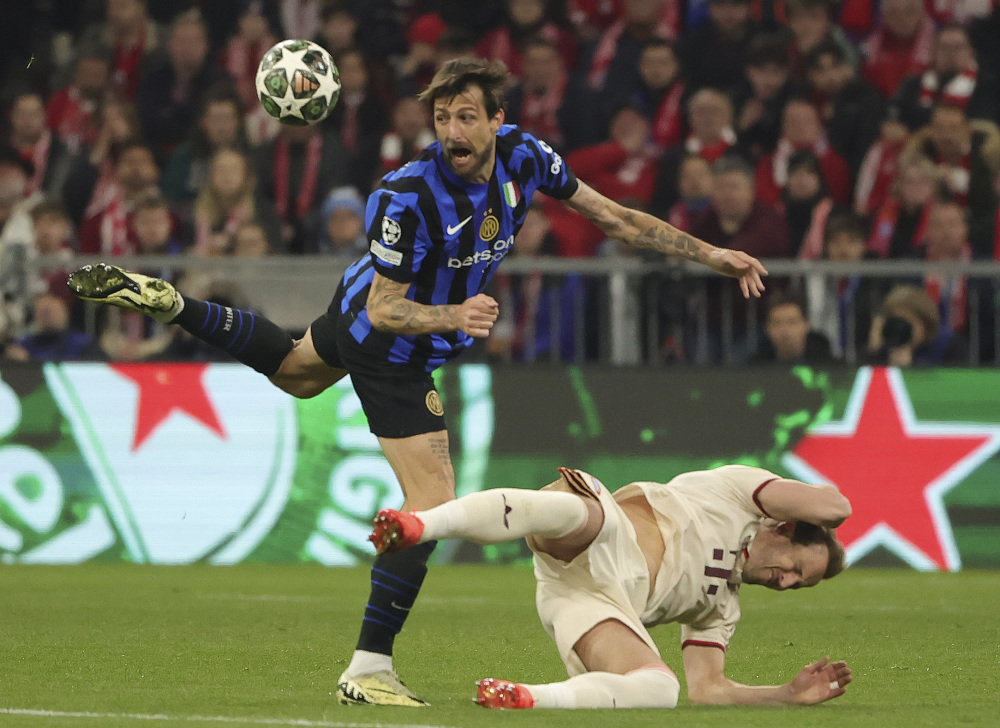 格拉斯纳：曼城的进攻令人印象深刻，但在防守端有可乘之机（格拉斯纳：曼城火力惊人，防线仍有破绽）