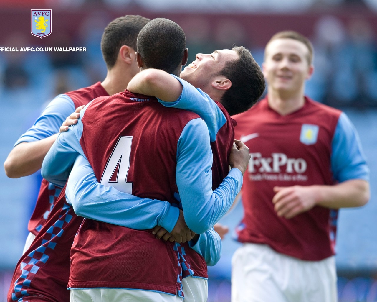 皮克福德：想参加摩托车越野赛；为英格兰举起奖杯是头等大事（皮克福德憧憬参加摩托越野赛，但为英格兰捧杯仍是首要目标）