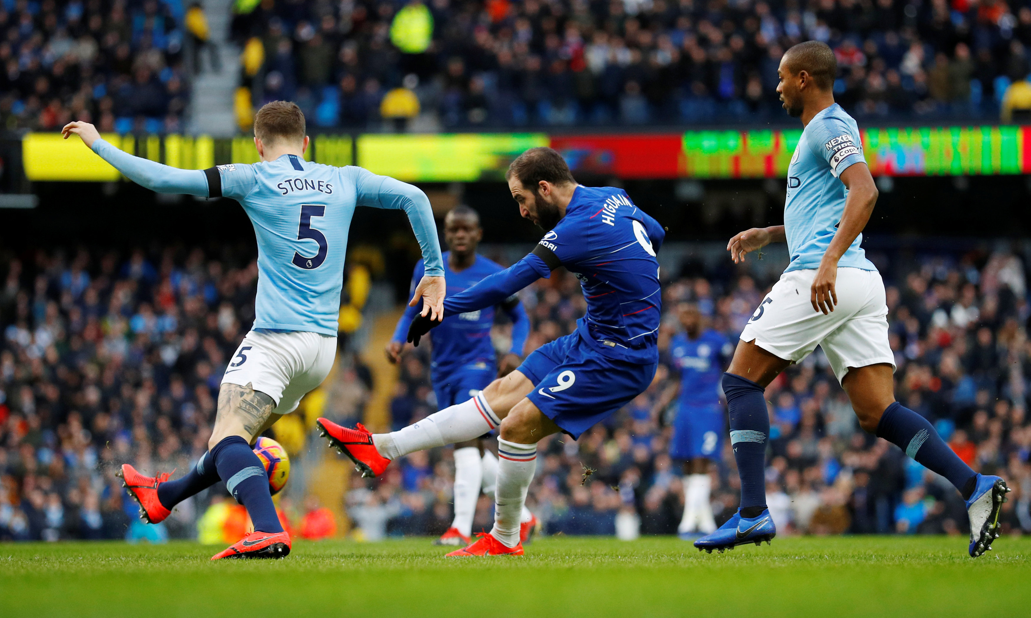 斯科尔斯、卡拉格都认为：哈白布是足球历史上最佳中场组合（斯科尔斯与卡拉格一致认为：哈白布堪称足坛史上最强中场组合）