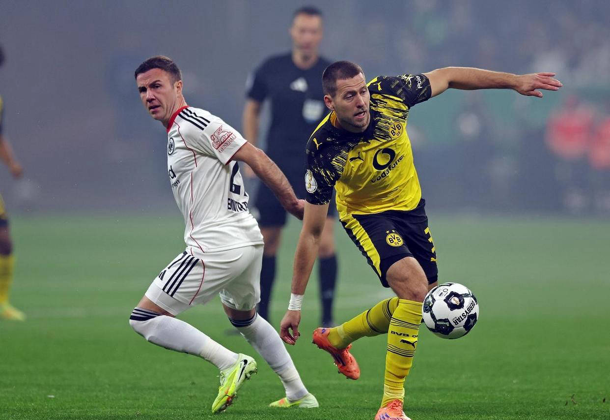 CBA俱乐部杯-北京首钢下半场哑火 青岛狂胜31分（CBA俱乐部杯：北京首钢下半场低迷，青岛31分大胜）