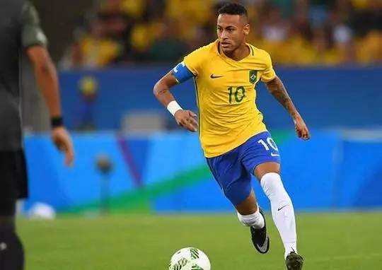 半场战报：那不勒斯1-0尤文，霍伊伦7分钟闪击，内雷斯助攻（半场快讯：那不勒斯1-0领先尤文，霍伊伦7分钟建功，内雷斯送助攻）