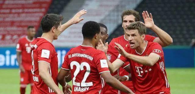 乔纳森-戴维：儒尼尼奥是史上最佳任意球手，他总能将球打进（乔纳森-戴维：儒尼尼奥堪称历史第一任意球手，几乎每次都能破门）