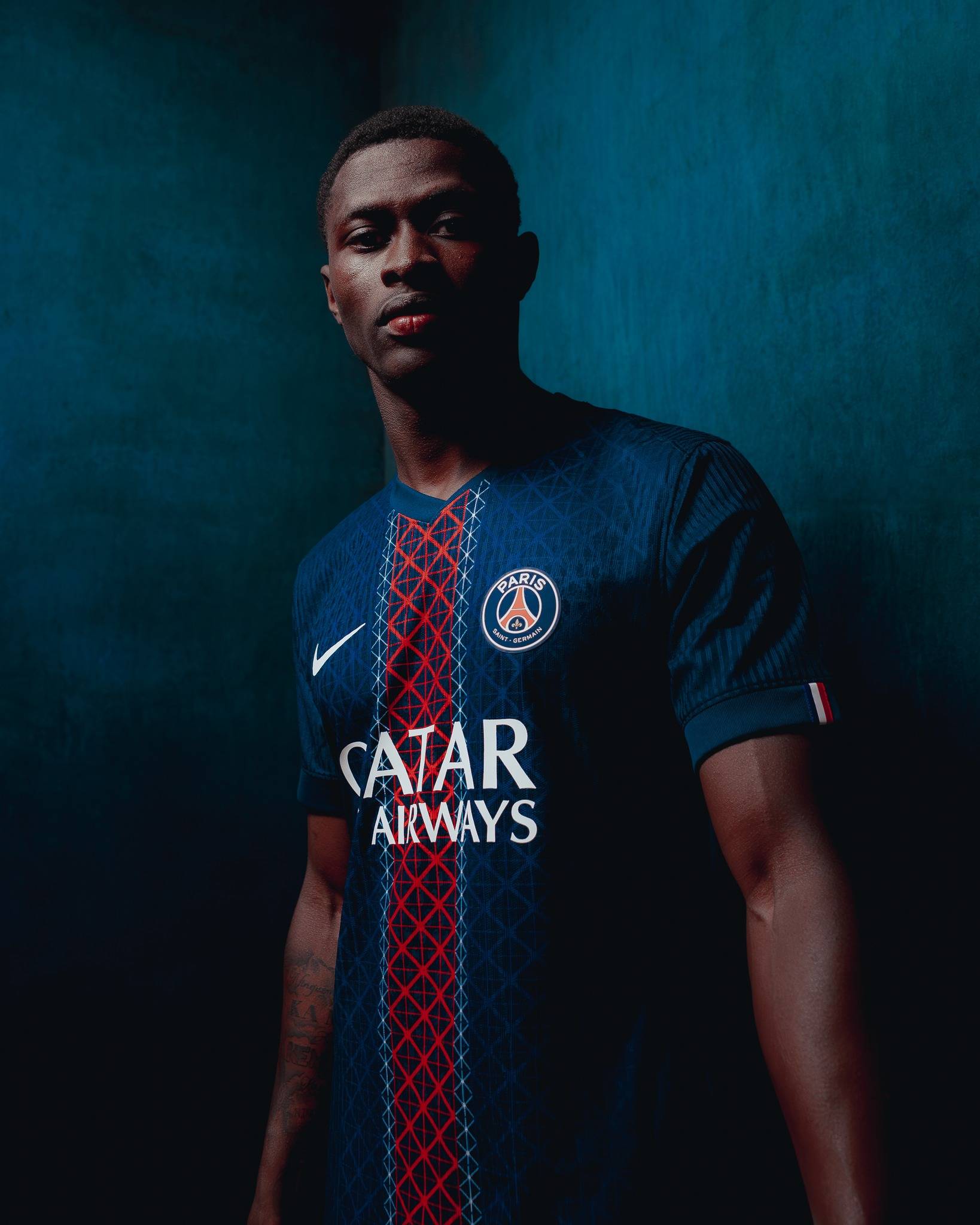 欧冠：巴黎2-1战胜曼联（欧冠战报：巴黎2比1力克曼联）