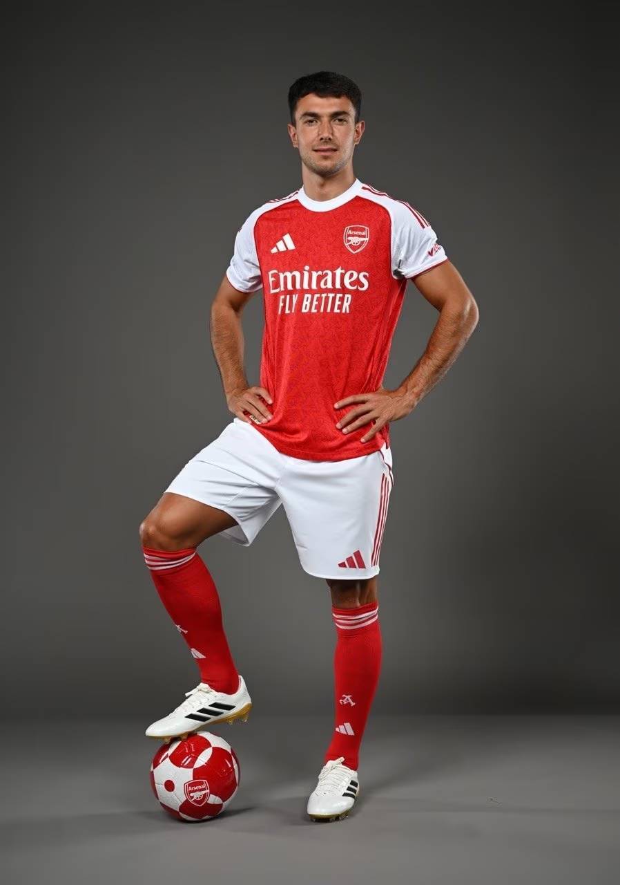 普约尔：我在家里很少谈足球，两个女儿最近才知道我曾效力巴萨（普约尔：家中几乎不谈足球，两位女儿最近才得知我曾为巴萨效力）