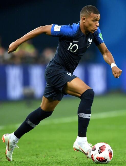 欧冠赛场精彩瞬间：皇马2-1取胜,（欧冠高光时刻：皇马2-1力克对手）